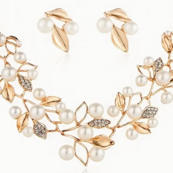 Necklace & Earrings Set - Branch Leaf - Faux Pearls, Gold tone Chain - Picture 5 of 6